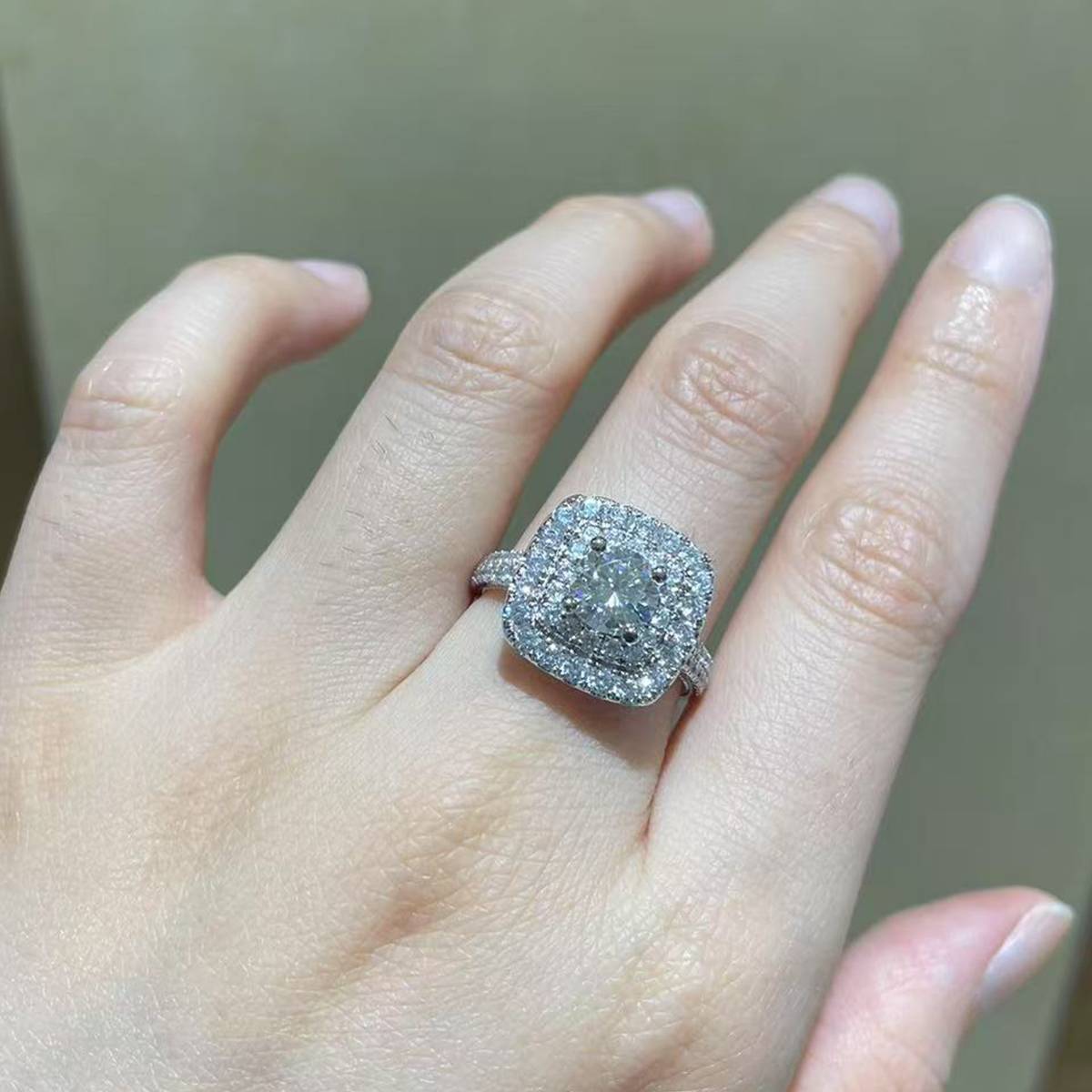 豪华满钻女戒S925银镀白金定制选款主石莫桑钻1.0ct/副石高碳钻